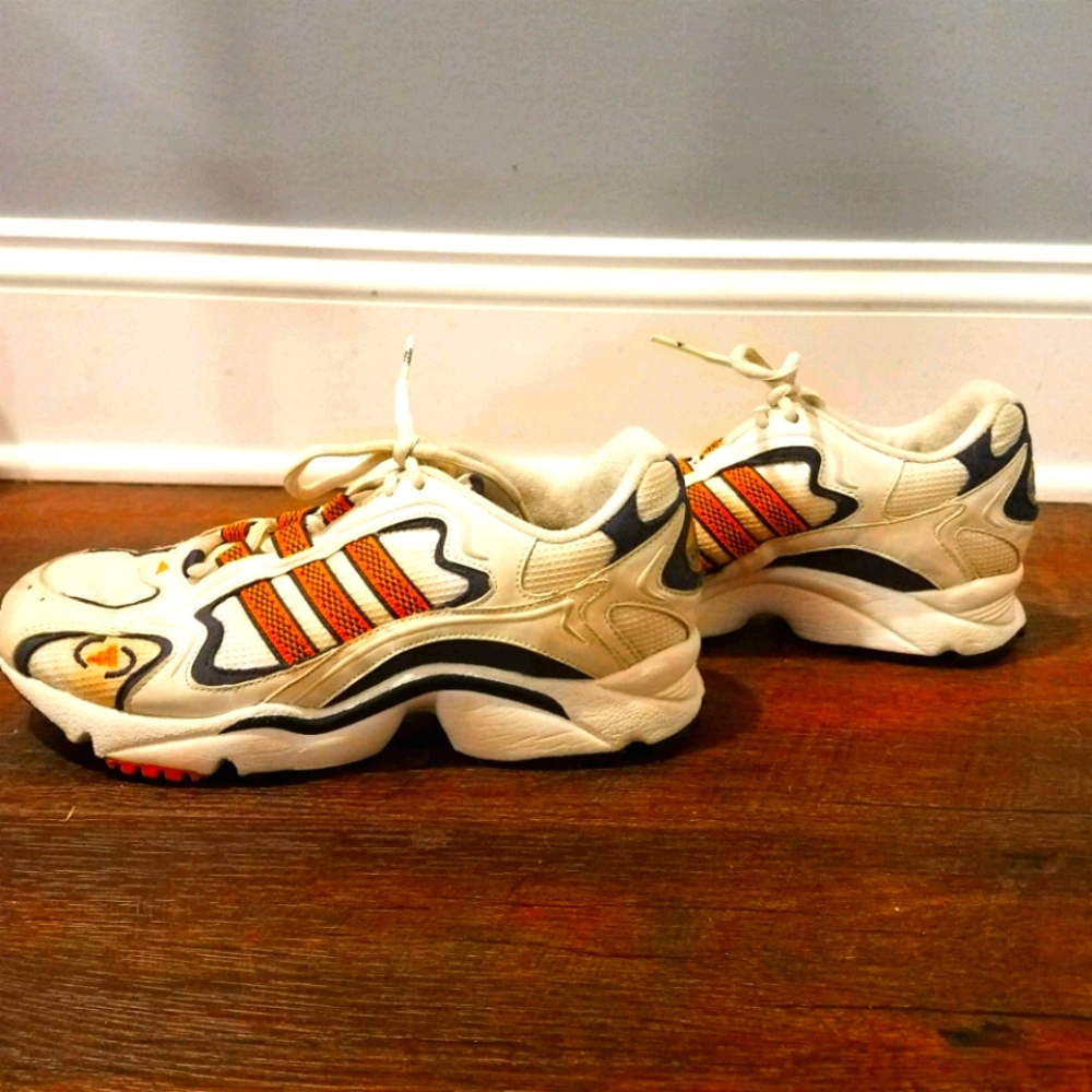 PRICE⬇️ADIDAS VINDICATORS 7.5